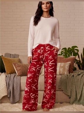 NWT Cupcakes and Cashmere
Red Bow Cozy Wide-Leg
Lounge Pants M